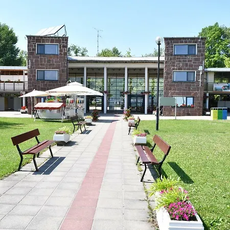 Strandi * Balatonalmádi